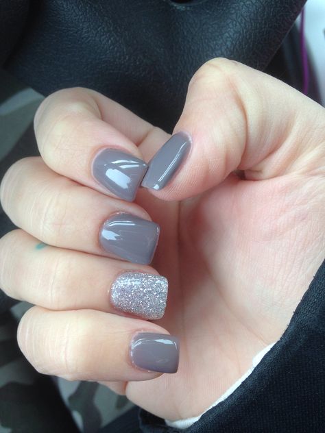 Grey nails Grey Gel Nails, Manicure Shellac, Grey Nail Art, Grey Acrylic Nails, Grey Nail Designs, Gel Pedicure, Nails Yellow, Her Nails, Gray Nails