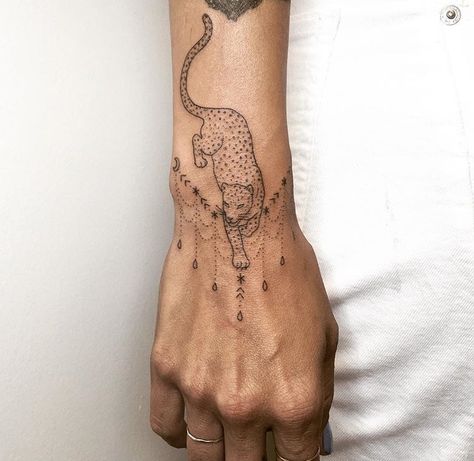 Jaguar Tattoo, Leopard Tattoos, Petit Tattoo, Inspiration Tattoos, Book Tattoo, Hand Tattoo, Pattern Tattoo, Little Tattoos, Piercing Tattoo