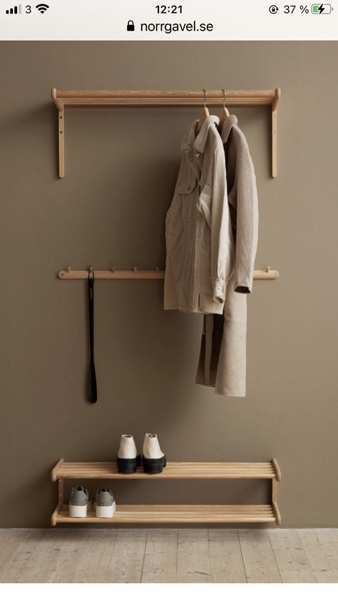 Hallway Coat Hanging Ideas, Coat Hanger Entryway, Scandinavian Entryway, Home Hall Design, Hal Decor, Hall Design, Home Entrance Decor, Entrance Decor, House Entrance