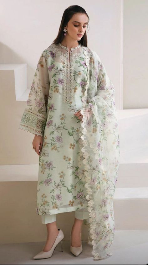 Printed Organza, Organza Sleeves, Pakistani Fancy Dresses, Pakistani Dresses Casual, Beautiful Pakistani Dresses, Dress Design Patterns, Trendy Dress Outfits, Embroidered Organza, Embroidered Border