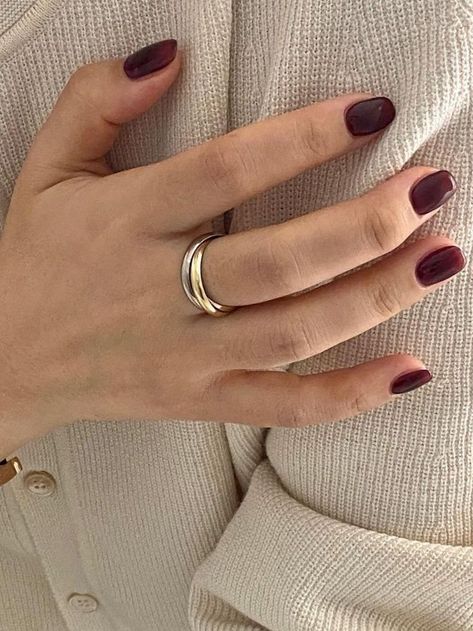 simple short burgundy nails Academia Nails, Dark Academia Nails, Natural Gel Nails, Minimalist Nail, Dot Nail Art, Minimalist Nail Art, Simple Gel Nails, Crazy Nails, Pearl Nails