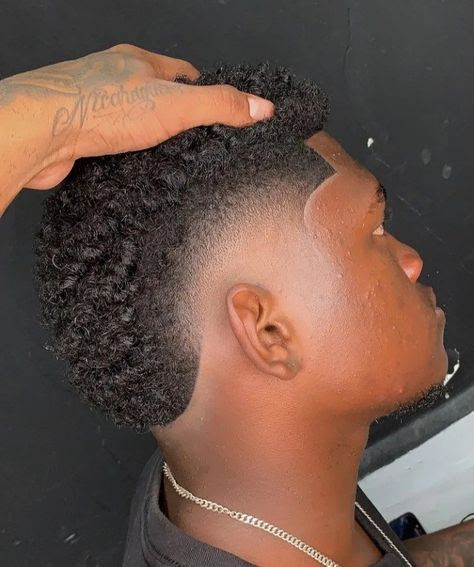 Black Hair Fade, Low Fade Curly Hair, Afro Fade Haircut, Afro Hair Fade, Black Man Haircut Fade, Mohawk Fade, Temp Fade Haircut, Types Of Fade Haircut, Men Fade Haircut Short