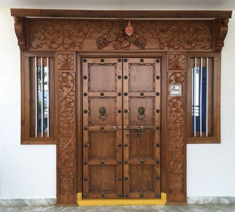 Kerala Wooden Doors, Temple Doors Indian, Traditional Front Doors Entrance, Traditional Doors Indian, Traditional Main Door Design Indian, False Door, Temple Doors, Temple Door, House Main Door