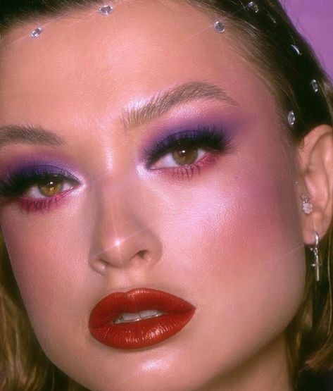 The Most Popular Makeup Trends Throughout History That You Can Wear Today 80s Disco Party Makeup, 70s Themed Makeup, Abba Themed Makeup, 70s Disco Glam Makeup, 70s 80s Makeup, 80a Makeup, Disco Themed Makeup, Modern 80s Makeup, Disco Era Makeup