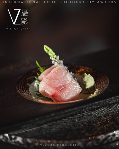 Yuimu Omakase 🇲🇾📸 Shooting “High-End Japanese Cuisine” Today! 🔥 Food Photography Results | Exquisite Food Special This Japanese restaurant focuses on luxury and sophistication 🖤❤️. With a red and black theme, even the tableware is carefully selected 🎏. The key question for our food photography is: Does it make you hungry? 😋 From the food itself, to the plating, tableware, and supporting backgrounds, every element enhances the shooting effect 📸. What captivates me the most is the subtle r... Food Photography Black Background, Japan Food Photography, Red And Black Theme, Japanese Food Photography, Exquisite Food, Japanese Concept, Black Theme, Awesome Food, Japanese Restaurant