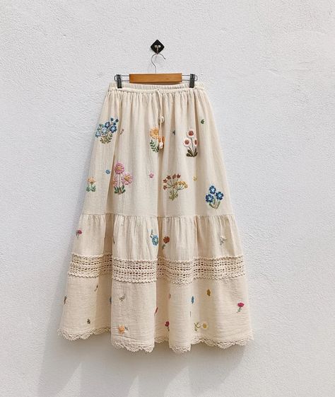 Куклы American Girl, Everyday Fashion Outfits, Easy Trendy Outfits, Diy Sewing Clothes, Embroidered Clothes, Fashion Attire, Simple Trendy Outfits, Modest Fashion Outfits, Embroidery Fashion