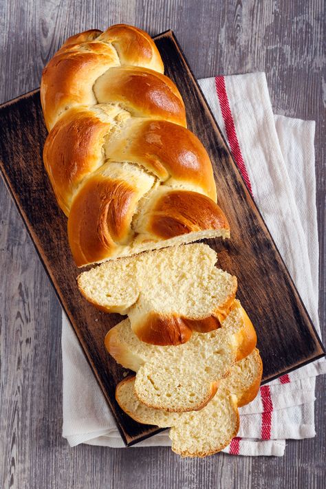 Sourdough Challah Recipe, Paul Hollywood Recipes, Challah Bread Recipe, Brioche Bread Recipe, Cross Buns Recipe, Challah Bread Recipes, Bake Off Recipes, Hot Cross Buns Recipe, White Bread Recipe