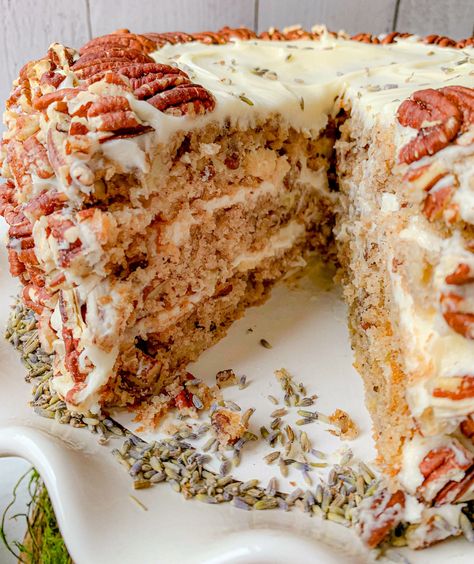 Old Fashioned Hummingbird Cake Recipe -  #dessert #desserts #cake #cookie #dessertbar #dessertsquare #cupcake #pie #tart Hummingbird Cake Recipe, Southern Cakes, White Cake Stand, Hummingbird Cake Recipes, Dessert Squares, Southern Cake, Desserts Cake, Hummingbird Cake, Pastry Pie