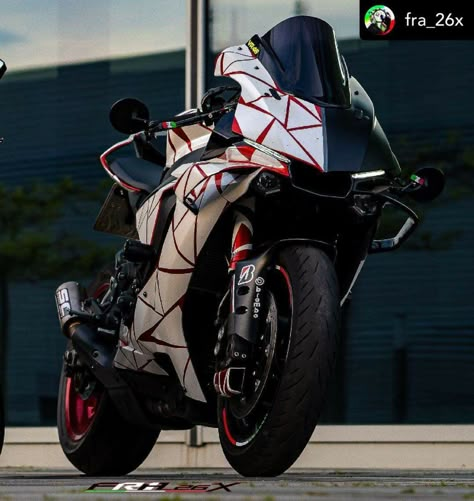 Motorcycle Wraps Ideas, Bike Wrapping Ideas, Motorcycle Wrap Design, V3 R15 Black, R15 Black, Luxury Motorcycles, Future Motorcycle, Pitbull Drawing, Yamaha Yzf R