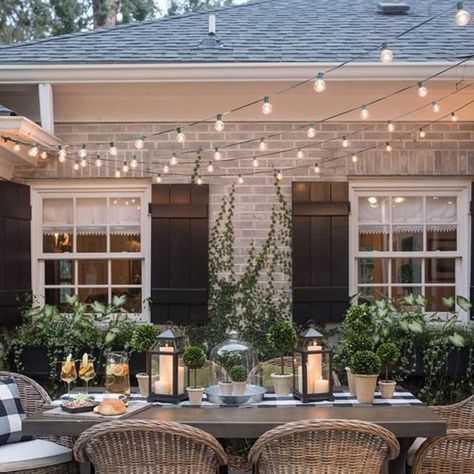 Kristy Wicks, Design Per Patio, Backyard Dreams, Wild Party, Set Meja Makan, Patio Inspiration, Backyard Lighting, Casa Exterior, Patio Interior