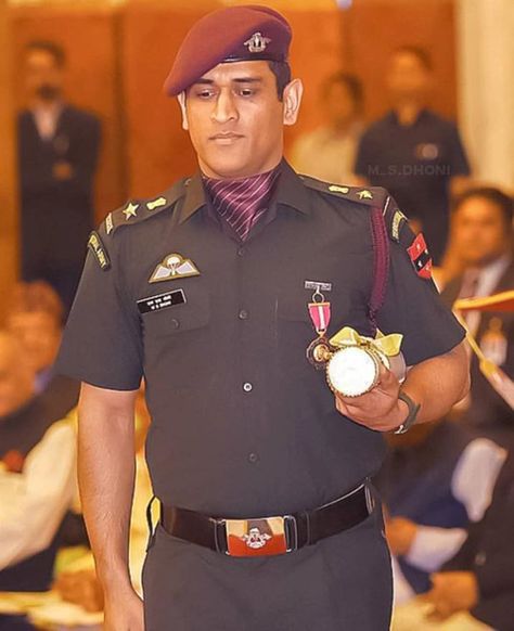 Dhoni Army Photos, Territorial Army, Army Wallpapers, Indian Police, Indian Police Service, Indian Army Wallpapers, Parachute Regiment, Sonu Sood, Dhoni Photos