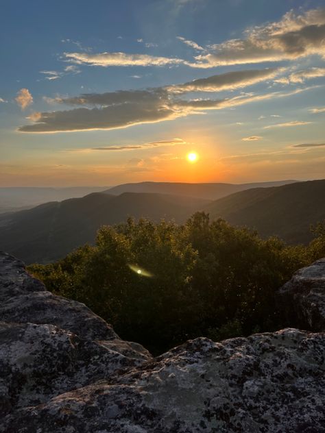 Sunset Pictures Mountains, Sunrise Over Mountains, Hike Pictures, Summer Core, Sagada, Adventurous Things To Do, Hiking Aesthetic, Gorgeous Scenery, Nature Scenery