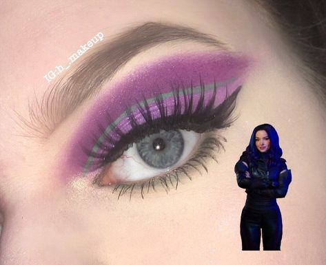 Mal Descendants Makeup, Descendants Makeup, Mals Spell Book, Powder Maybelline, Mal Descendants, Descendants Costumes, Roller Lash, Maybelline Fit Me Foundation, Descendants 3