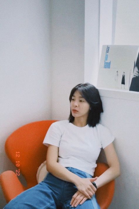 Seol In-ah • #SeolInah | #설인아 Seol In Ah Outfit, Seorina Hairstyles, Seol Inah Short Hair, Seol In Ah Wallpapers, Seol In Ah Short Hair, Seo In Ah, Watermelon Shorts, Twinkling Watermelon, Edgy Woman