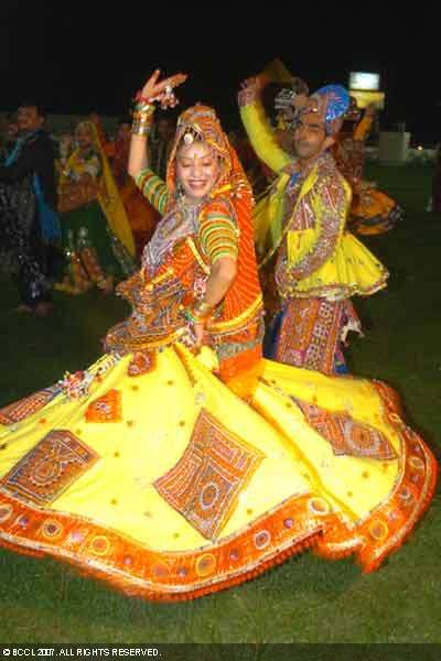 Rajasthani Folk Dance, Indian Dances, Garba Dance, Dance Of India, Garba Dress, Navratri Garba, Dance Contest, Navratri Dress, Choli Dress