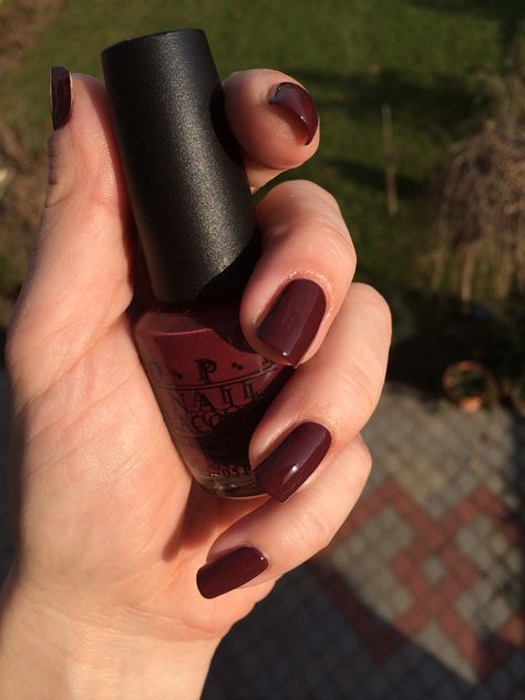 OPI – Can you Tapas This? ... Brownish red with just a hint of plum. With this one I had to go with three coats to get rid of streaks because the formula was a bit runny. Definitely reminds me of chocolate and I just love chocolate! Liver Color Nails, Opi Brown Red Nail Polish, Bergandi Nails, Plum Brown Nails, Maroon Nail Paint, Dark Copper Nails, Brownish Purple Nails, Brown Maroon Nails, Cherry Mocha Nails Opi