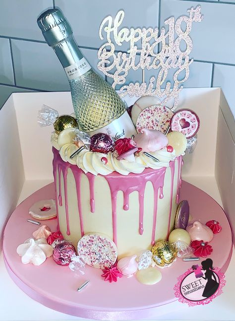 Champagne Cake Design Birthday, Champagne Cake Design, Prosecco Cake, 18th Birthday Cake For Girls, Chocolate Birthday Cake Decoration, Cake Design Birthday, Birthday Cake For Women Elegant, 21st Birthday Cupcakes, Soccer Birthday Cakes