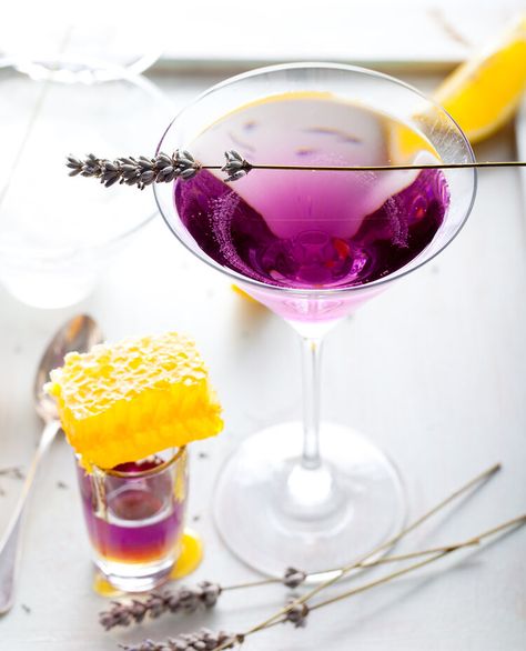 Honey Lemon Cocktail, Lavender Cocktails, Elderflower Martini, Elderflower Recipes, Lavender Martini, Elderflower Cocktail, Lavender Cocktail, Lemon Cocktail, Lavender Syrup