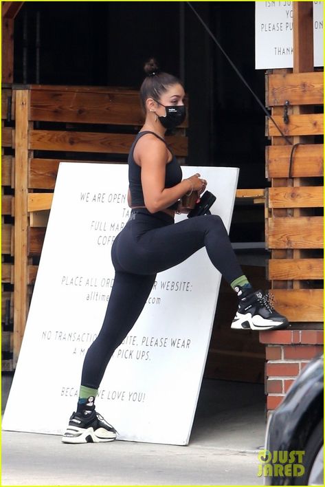 Celebrity Gym Outfit, Dogpound Gym, Vanessa Hudgens Body, Vanessa Hudgens Outfits, Estilo Vanessa Hudgens, Workout Classes, Vanessa Hudgens Style, Gymwear Outfits, Cute Gym Outfits