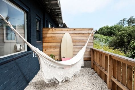 Trending on Remodelista: 5 New Design Tips from the West Coast Malibu Design, Bungalow Style, California Travel Road Trips, Hotel Interiors, Design Hotel, Bryce Canyon, Private Patio, Wood Beams, Hotel Design