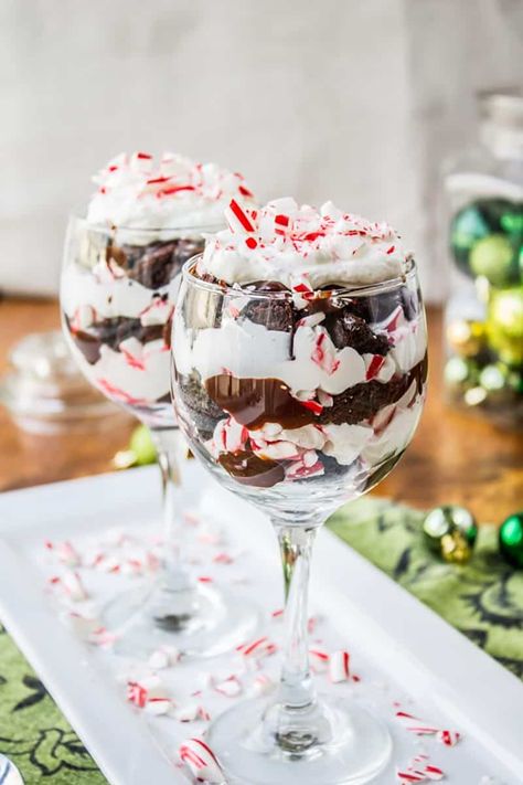 Candy Cane Brownie Trifle Brownie Trifle Recipe, Trifle Recipes Easy, Dessert Holiday, Christmas Trifle, Brownie Trifle, Favorite Holiday Desserts, Desserts Christmas, Impressive Desserts, Christmas Eve Dinner