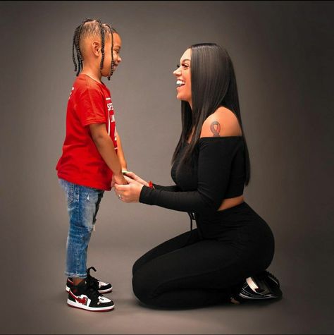 Boy Mom Pictures, The Prince Family, Mother Son Matching Outfits, Mom Photo Shoots, Mommy Son Pictures, Mommy Son Outfits, Mom And Son Outfits, Mother Son Photos, Prince Family