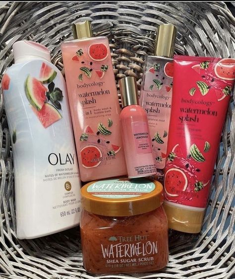 Selfcare Bath, Watermelon Summer, Watermelon Sugar, Body Hygiene, Bath And Body Works Perfume, Shower Skin Care, Body Smells, Body Washes, Pretty Skin Care