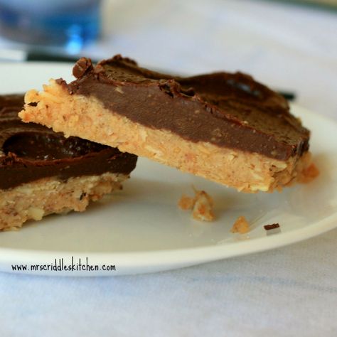 Lily's Chocolate Roundup Lilys Chocolate, Peanut Butter Chip Recipes, Sugar Free Low Carb Desserts, Reese's Peanut Butter Bars, Keto Chocolate Chip Cookie Recipe, Desserts With Chocolate Chips, Peanut Butter Crunch, Keto Chocolate Chip Cookies, Coconut Peanut Butter