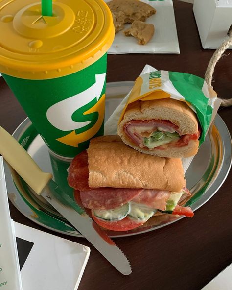 Subway Fast Food, Breakfast Fast Food, Easy Lunchbox Ideas, Easy Lunchbox, Italian Salami, Food Doctor, Mozzarella Sandwich, Pizza Cheese, Cookies Baking