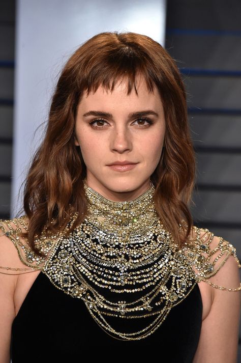 Emma Watson – 2018 Vanity Fair Oscar Party in Beverly Hills Emma Watson Hair, Asymmetrical Bob Haircuts, Baby Bangs, Short Bangs, Oval Face Shapes, Fringe Hairstyles, Vanity Fair Oscar Party, Haircuts With Bangs, Emma Watson