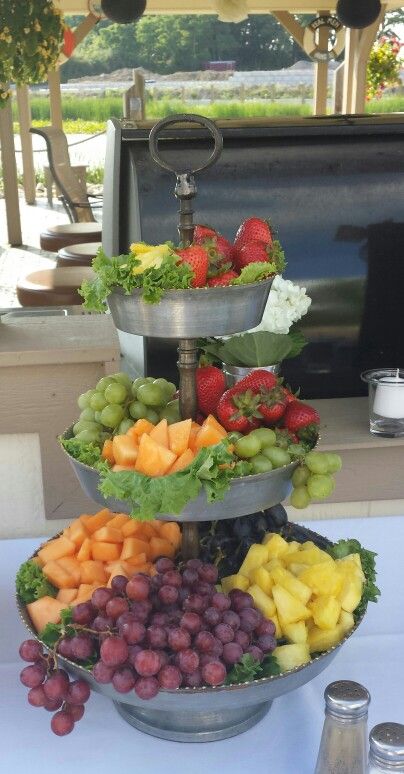 Fruit Platter Ideas Wedding, Fruit Platter Ideas, Platter Ideas, Decorações Com Comidas, Party Food Platters, Party Trays, Food Displays, Shower Food, Food Display