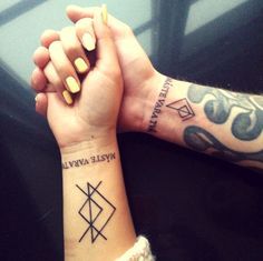 Signe amour Celt Tattoo, Norwegian Tattoo, Swedish Tattoo, Runes Tattoo, Rune Vichinghe, Viking Rune Tattoo, Love Symbol Tattoos, Scandinavian Tattoo, Charm Tattoo