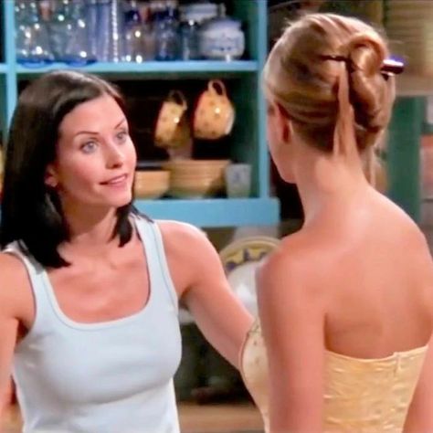 Rachel Friends Hair, Waitress Hairstyles, Friends The One Where, Side Part Updo, Monica Hairstyles, Green Wedding Hair, Rachel Green Hair, Rachel Hair, Jennifer Aniston Hair