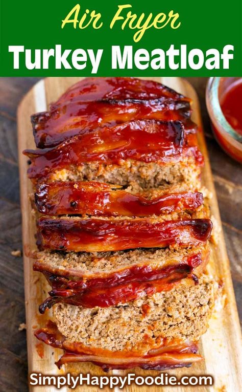 Air Fryer Turkey Meatloaf comes out flavorful and moist, with a delicious topping to go over it. This is a turkey meatloaf recipe that the whole family will like. Easy Air fried turkey meatloaf is done in under an hour! simplyhappyfoodie.com #turkeymeatloaf #airfryerturkeymeatloaf #healthyairfryer Air Fryer Turkey Meatloaf, Ground Turkey Meatloaf, Air Fryer Turkey, Tartiflette Recipe, Bacon Wrapped Meatloaf, Minced Beef Recipes, Turkey Meatloaf Recipes, Fried Turkey, Turkey Meatloaf