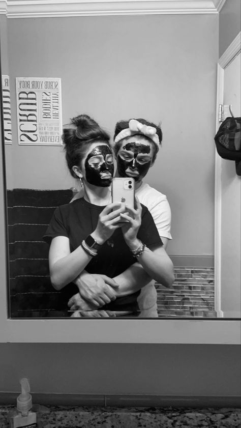 Face Masks with Boyfriend Mirror Picture Face Masks Couple Goals, Boyfriend And Girlfriend Face Masks, Couples With Face Masks, Face Mask Pics With Boyfriend, Cute Couple Pics Doing Face Masks, Bf And Gf Face Mask Pics, Couples Doing Face Masks, Gf Doing Bf Makeup, Couple Mask Face