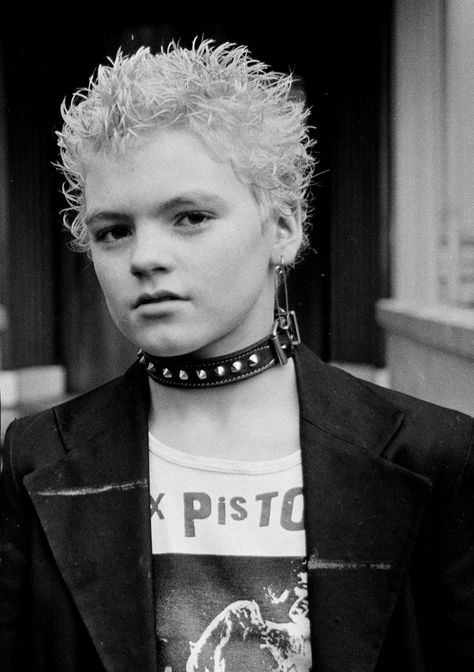 Before Boris, there was Thatcher: youth revolt in '70s London Janette Beckman, Rockabilly Kids, Punks 70s, Punk 90s, 70s Punk, 90s Punk, Johnny Rotten, Punk Culture, Punk Rock Outfits