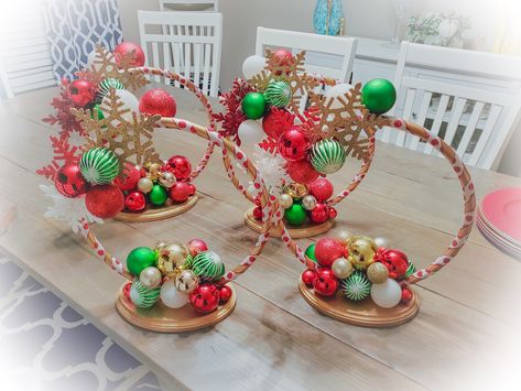 Ballon Centerpieces Christmas, Christmas Birthday Party Centerpieces, Christmas Balloon Table Centerpieces, Ornament Table Centerpieces, Christmas Balloon Centerpieces, Christmas Party Centerpieces, Balloon Table Centerpieces, Christmas Luncheon, Christmas Balloon Decorations