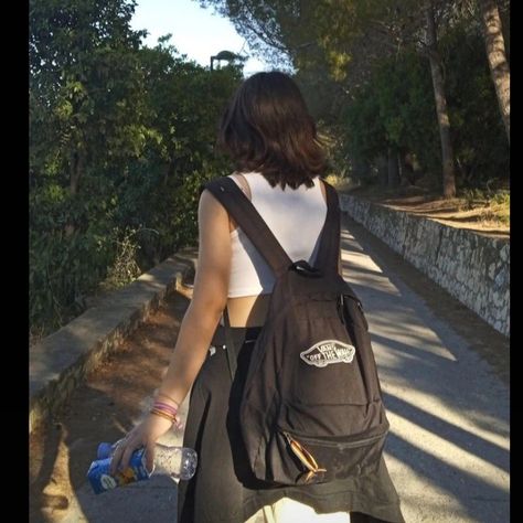 Vans Backpack Aesthetic, Highschool Backpack, Aquarium Pictures, Skate Vibes, Vans Backpack, Vans Bags, Rockstar Style, Aesthetic Backpack, Backpack Outfit