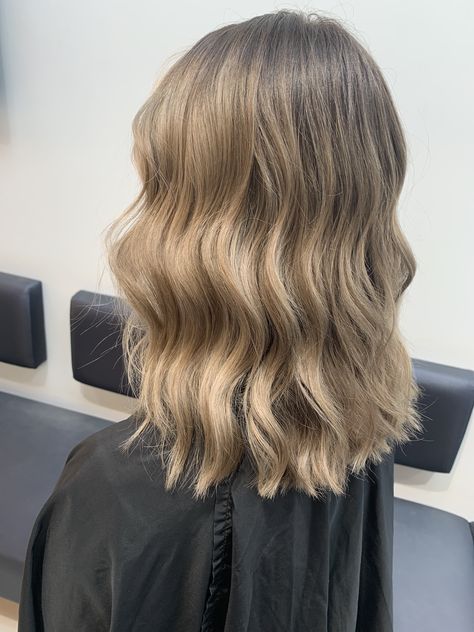 Collar Bone Length Hair Straight, Collar Bone Haircut, Collar Bone Length Hair, Collar Bone Hair, Collarbone Length Hair, One Length Hair, Cool Blonde Hair Colour, Hair Layers, Funky Hair