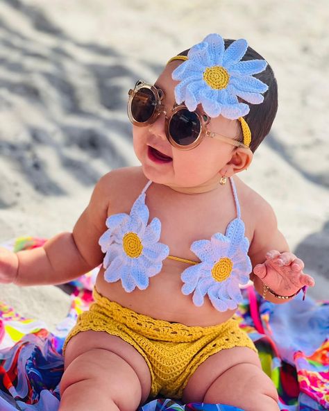 Linda Grecia🫶🏼 Conjunto de playa margarita 🌼 Tejido con algodón de @revesderecho 🧶 Talla 8 meses 🫶🏼 . . . #crochet #summer #yarnlove #hechoamano #textilescreativos #crafter Crochet Top Pattern Free, Top Pattern Free, Baby Summer Clothes, Cute Lounge Outfits, Crochet Baby Projects, Crochet Baby Poncho, Crochet Baby Costumes, Baby Announcement Pictures, Baby Clothes Patterns Sewing