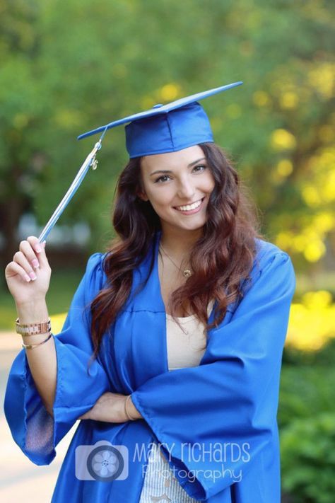 Senior Pictures Cap And Gown, Cap And Gown Senior Pictures, Cap And Gown Photos, Cap And Gown Pictures, Graduation Cap And Gown, College Graduation Photos, Graduation Photography Poses, Gown Pictures, Graduation Poses