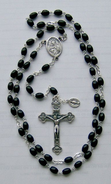 Black Rosary, Rosary Photography, Asthetic Picture White And Black, Opt Art, Catholic Cross, Holy Rosary, Hail Mary, Rosary Catholic, Rosary Beads