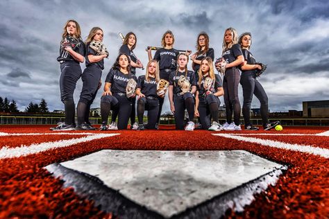 Softball Sports Photography, Softball Team Poses, Softball Team Photoshoot Ideas, Team Baseball Picture Ideas, Baseball Team Photos, Baseball Picture Ideas, Softball Photoshoot Ideas, Baseball Team Pictures Poses, Softball Photoshoot