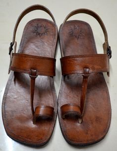 Afrikaanse Mode, Leather Sandals Handmade, Handmade Sandals, Cute Sandals, Crazy Shoes, Shoe Obsession, Hippie Chic, Ciabatta, Nice Leather