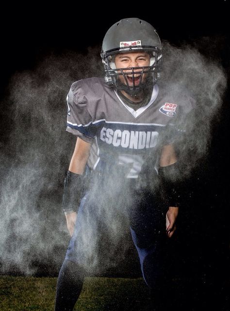 Football portrait. Peewee Football, Football Photos, 3 Boys, Sport Photography, Sports Photos, Football Player, Portrait Photo, Senior Pictures, Football Players