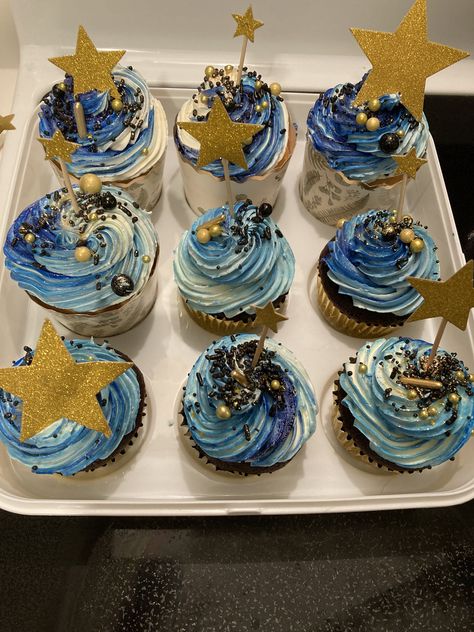 Blue Cupcake Ideas Birthday, Starry Night Cupcakes, Mamma Mia Themed Desserts, Mamma Mia Desserts, Mamma Mia Cupcakes, Celestial Cupcakes, Celestial Birthday Cake, Nye Cupcakes, Celestial Birthday Party