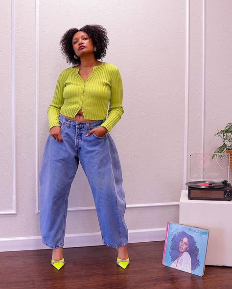 I think mine are better! The $100 Free People barrel jeans (or horseshoe jeans) have been really popular and I’ve gotten a lot of requests to DIY this trend. For $5.50 worth of thrifted jeans, I think this upcycle is a win! What do you think? Check my Stories for the 🔗 to the tutorial. • • • #diy #sewing #barreljeans #diyclothes #diyfashion #isew #imakemyownclothes #imakemyclothes #isewmyclothes #sewingforbeginners #beginnersewing #blackgirlstyle #getdressed #remade #upcycledclothing #thr... Horseshoe Jeans, Thrifted Jeans, Barrel Jeans, Upcycled Fashion, Tutorial Diy, Sewing For Beginners, Upcycle Clothes, Get Dressed, Diy Fashion