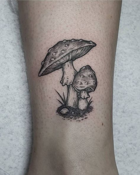 AMOS on Instagram: “Little pair of mushrooms (Amanita muscaria) for Isa from earlier this year. Swipe for final tattoo, close ups and the initial rough sketch…” Labyrinth Tattoo, Woodcut Tattoo, Mushroom Tattoo, Pride Tattoo, Engraving Tattoo, Mushroom Tattoos, Amanita Muscaria, Creepy Tattoos, Gaming Tattoo