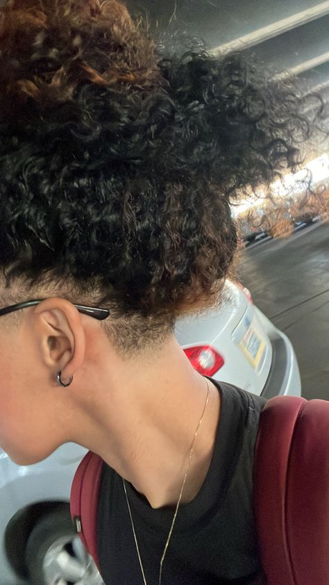 Undercut On Curly Hair, Stud Haircut, Stud Haircuts, Shaved Curly Hair, Small Undercut, Curly Hair Undercut, Undercut Natural Hair, Stud Hairstyles, Undercut Curly Hair