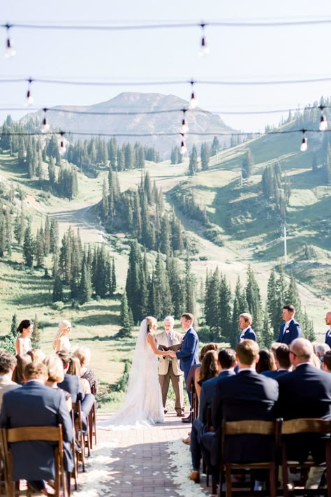 Best wedding venue in Utah? My favorites is Alta Lodge! Whitney Hunt Photography. Alta Lodge wedding. Mountain wedding. Classic and traditional mountain wedding. Blush and cream wedding colors. Ski Lodge Wedding, Cream Wedding Colors, Ariel Wedding Dress, Alta Utah, Ariel Wedding, Wedding Venues Utah, Forest Theme Wedding, Mountain Top Wedding, Mountain Wedding Venues